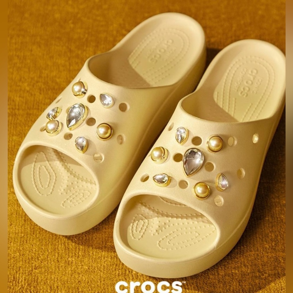 Crocs Women’s Classic Platform Slide